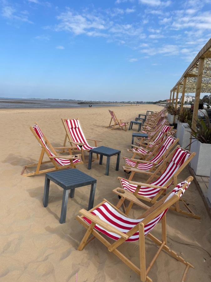 Acadie Saint Victor - Hotel Restaurant - Face Mer - Chatelaillon Plage Экстерьер фото